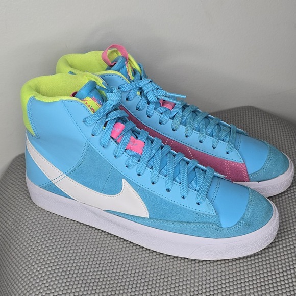 Nike Shoes - Youth 6.5 Nike Blazer Mid 77 GUC - Baltic Blue Pink Glow‎